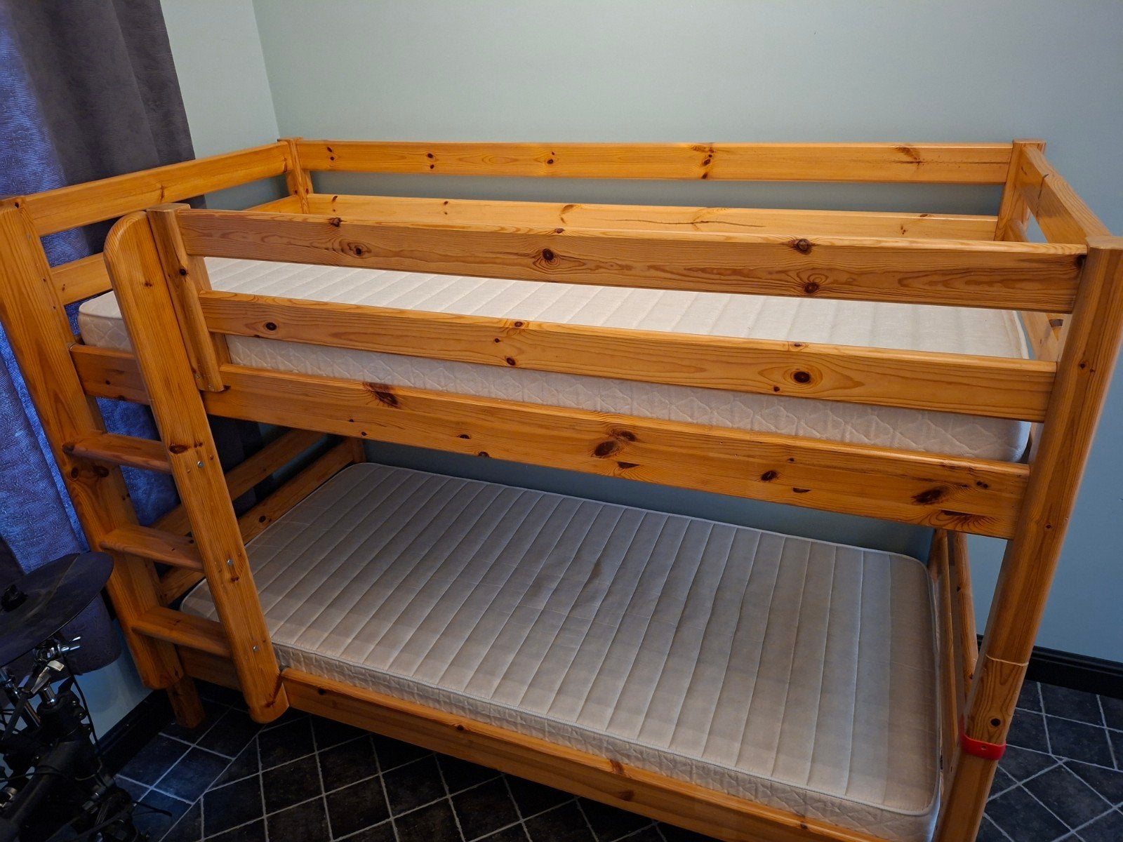 Flexa classic stapelbed met trapje en matrassen, Ophalen, Zo goed als nieuw, Stapelbed