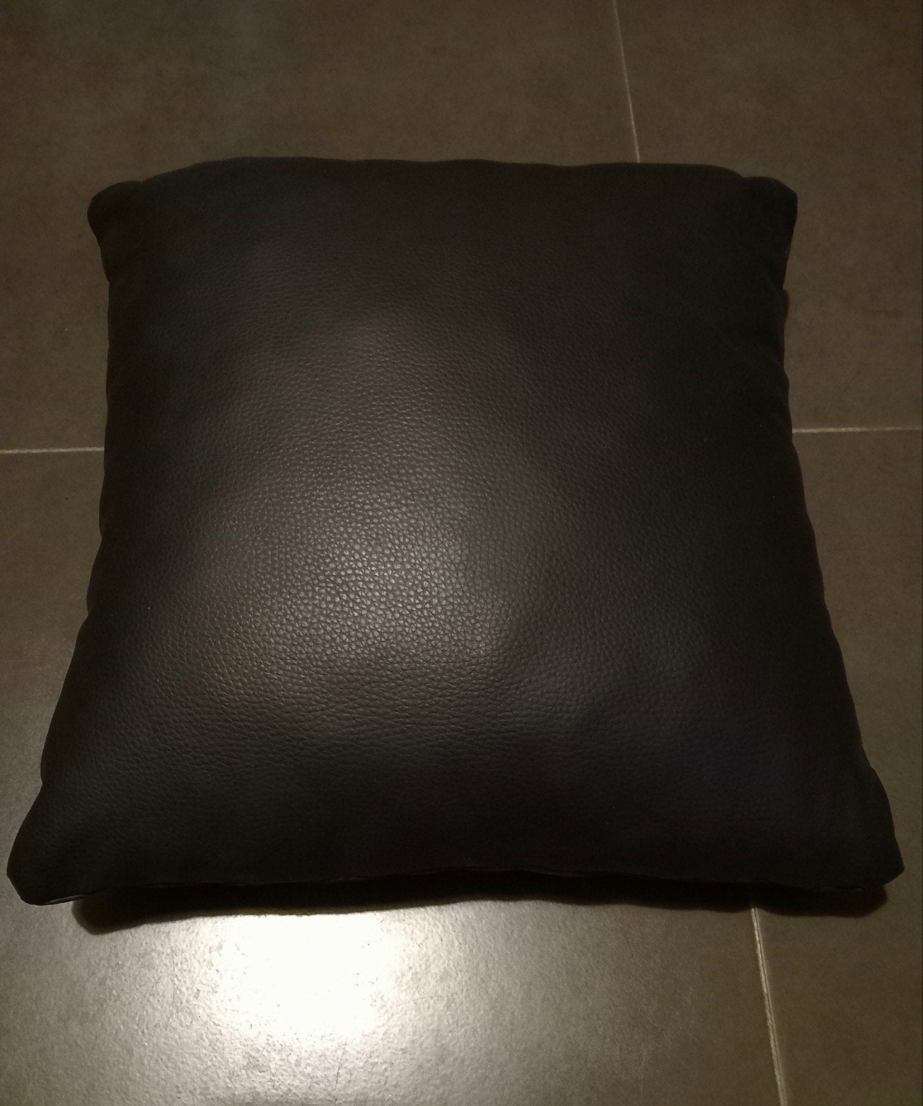 Drie lederen kussens 40/40cm 4€/st alles samen -> 8€, Ophalen, Zwart, Vierkant, Zo goed als nieuw