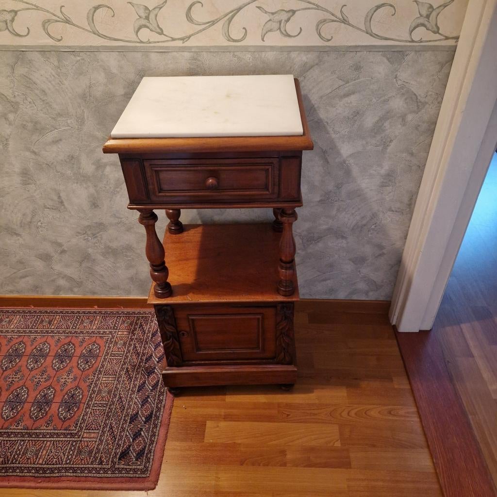 Antieken nachttafel, Ophalen