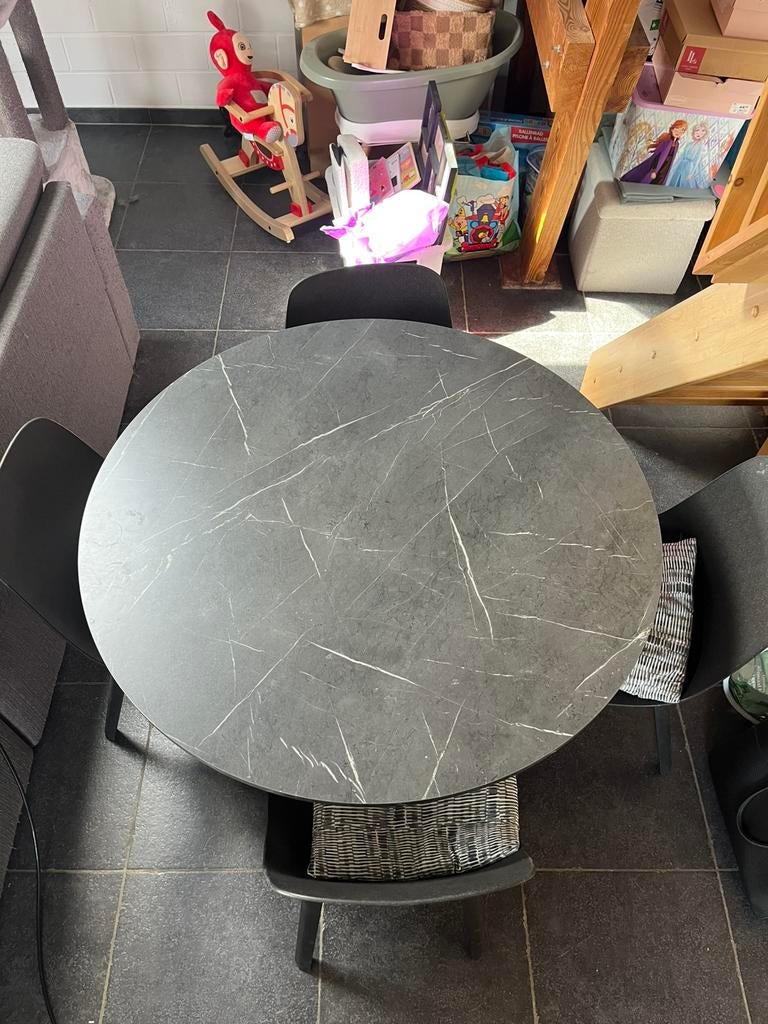 Mooie ronde tafel met 4 stoelen, Huis en Inrichting, Ophalen, Zo goed als nieuw