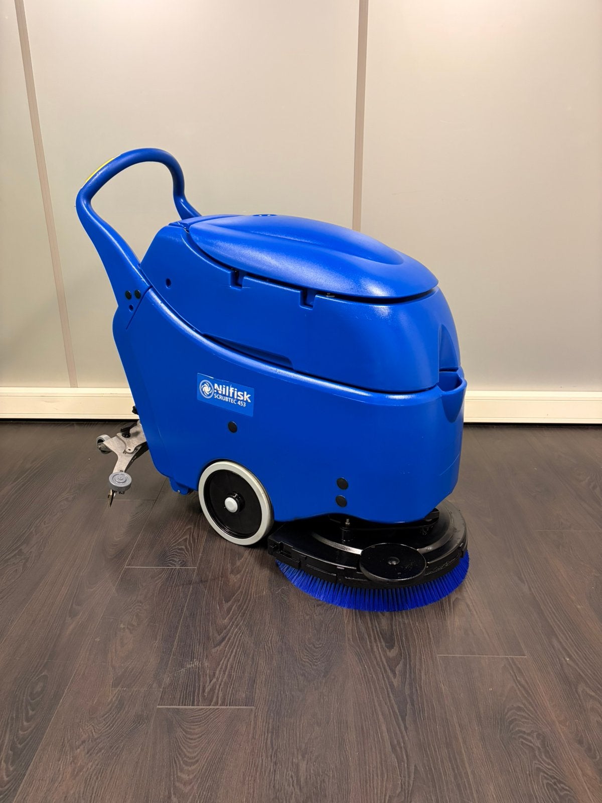 Schrobmachine | Nilfisk 453 | Nieuw accupakket, Bricolage & Construction, Enlèvement ou Envoi, Utilisé, Machine de nettoyage à brosse