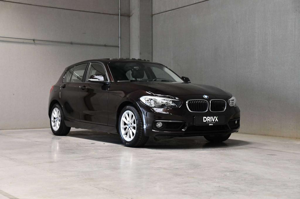 BMW 1 Serie 118 118i I AUTOMAAT I CRUISE CONTROL I OPEN DAK, Auto's, Gebruikt, Bruin, 136 pk, Bedrijf