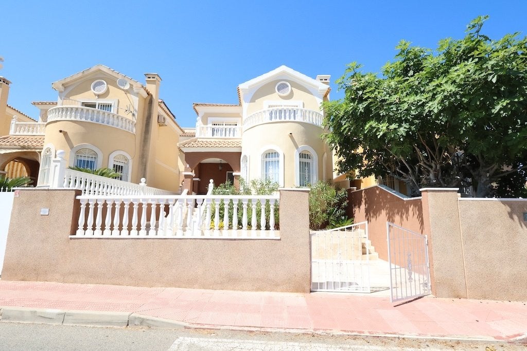 TE KOOP — Prachtige vrijstaande villa in Orihuela Costa, Orihuela Costa, Dorp, Spanje, Woonhuis