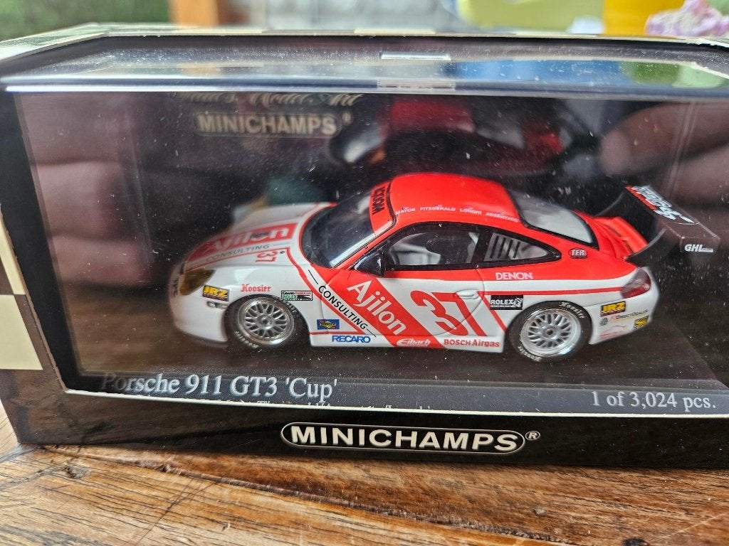 Minichamps Porsche 911 GT3 Cup 24 hrs Daytona 2005 num 37, Enlèvement ou Envoi, Neuf, Voiture, MiniChamps