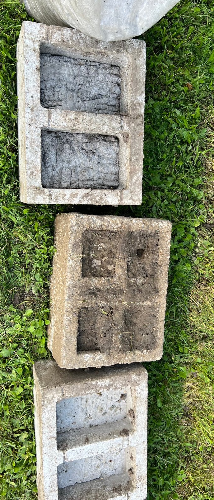 Gratis betondals en betonblokken (hol), Doe-het-zelf en Bouw, Metselstenen, Gebruikt, Beton, Ophalen