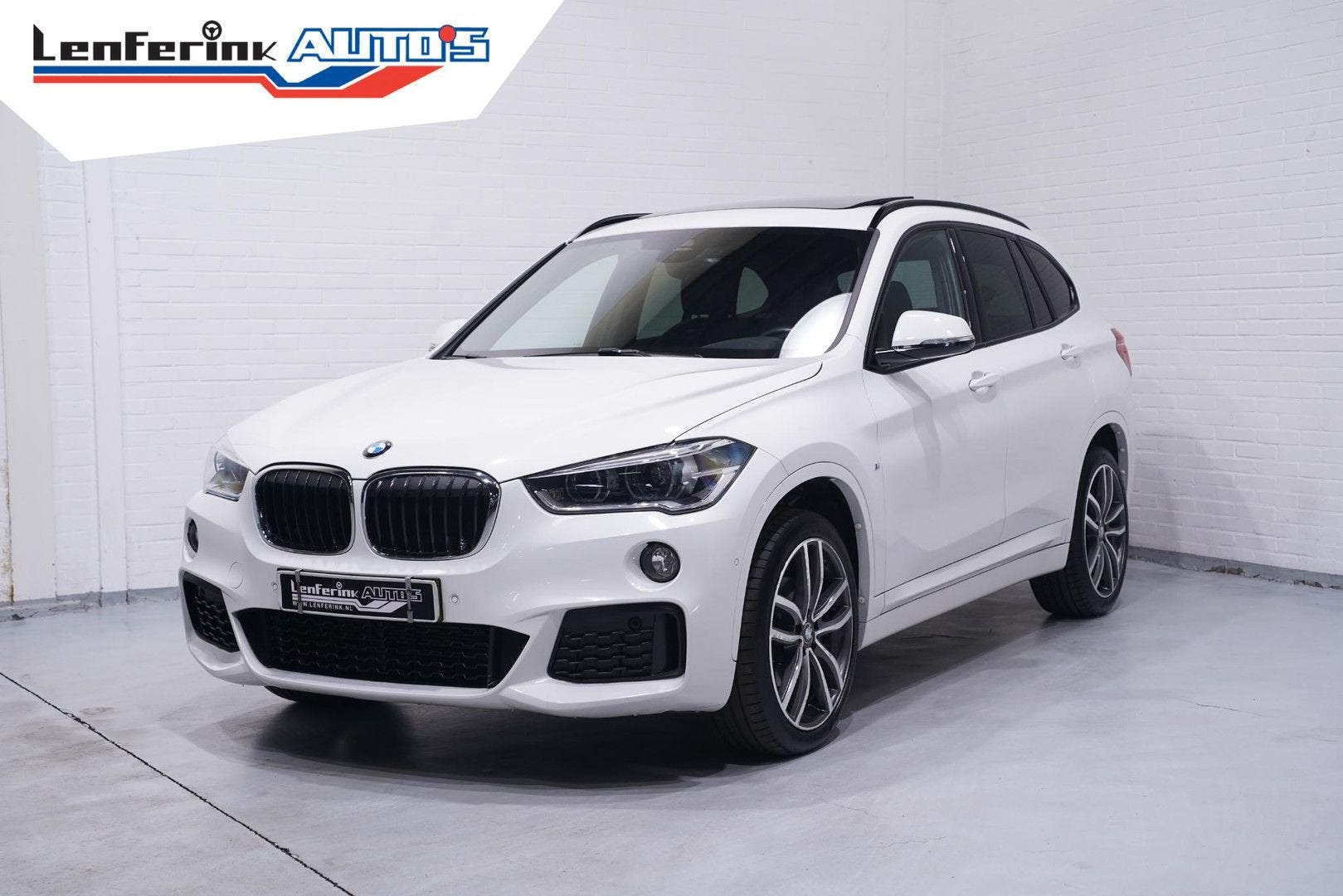 BMW X1 sDrive18d M Sport Panodak Head-up Leder Camera Afn. t, Zwart, Wit, Bedrijf, Diesel
