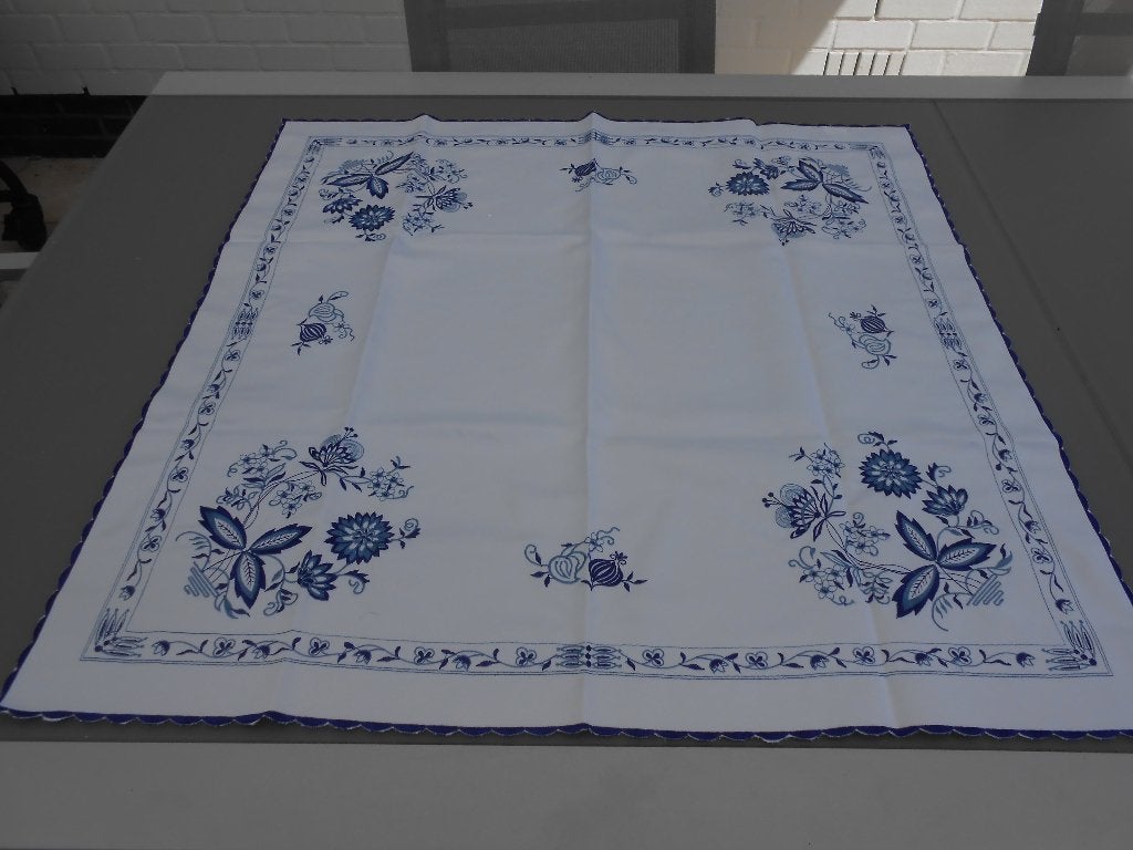 vintage geborduurd tafelkleed NIEUW, Tafelkleed, Ophalen of Verzenden, Geborduurd