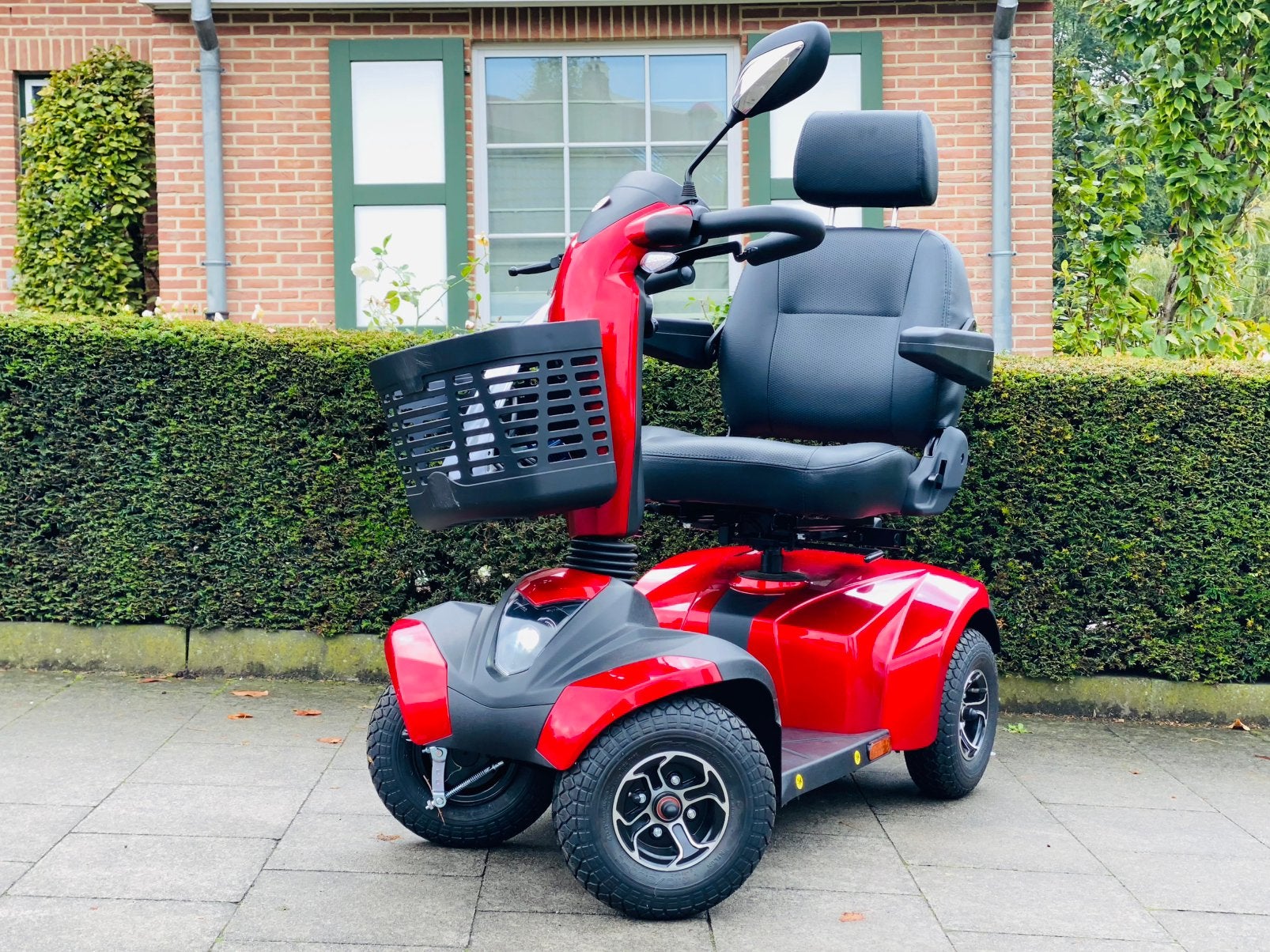 ALS NIEUWSTD Scootmobiel 4W Rode luxueuze Invalide scooter, Diversen, Ophalen of Verzenden, Inklapbaar, Zo goed als nieuw, Elektrische rolstoel