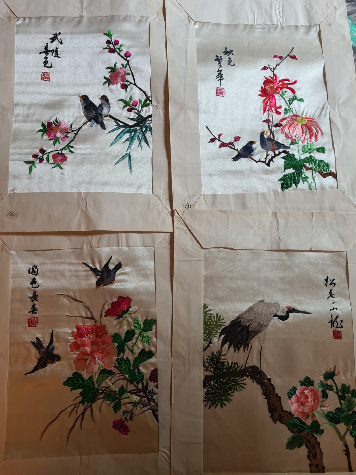 RARE ENSEMBLE DE 4 BRODERIES CHINOISES SUR SOIE, Antiquités & Art, Enlèvement ou Envoi