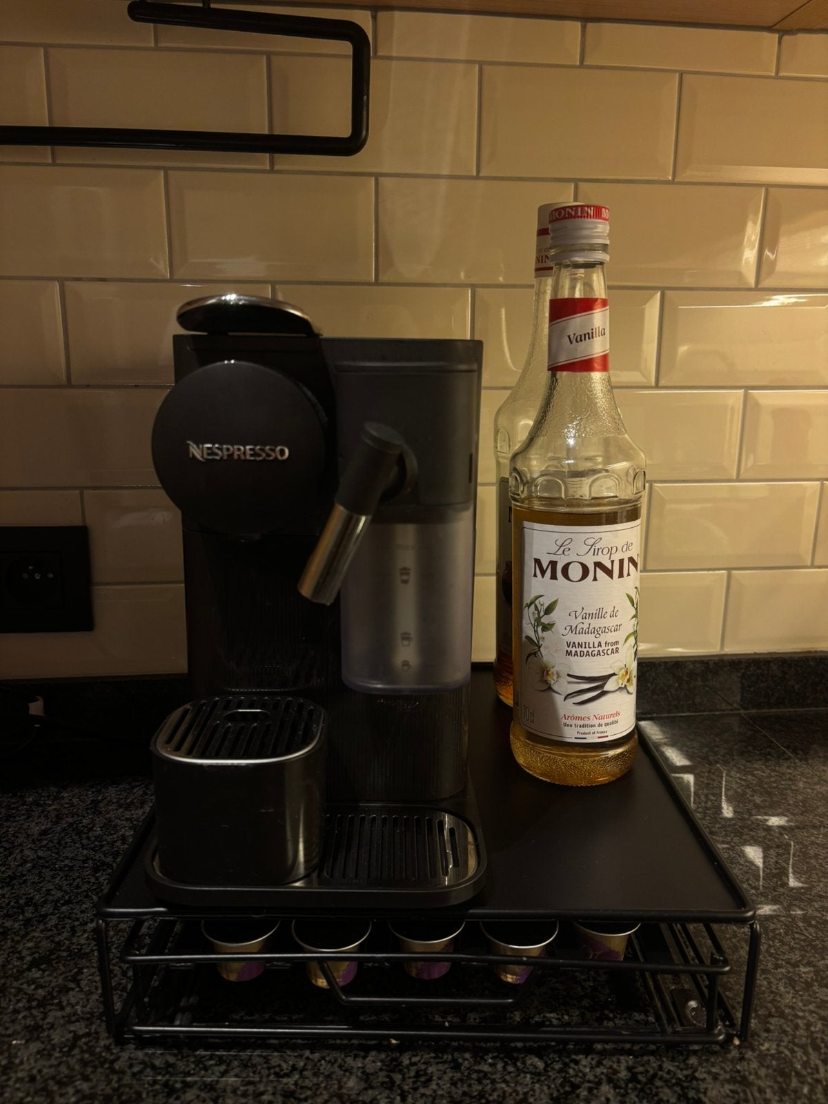 KOFFIEMACHINE DE LONGHI Nespresso - Lattissima One, Ophalen, Zo goed als nieuw, Koffiemachine