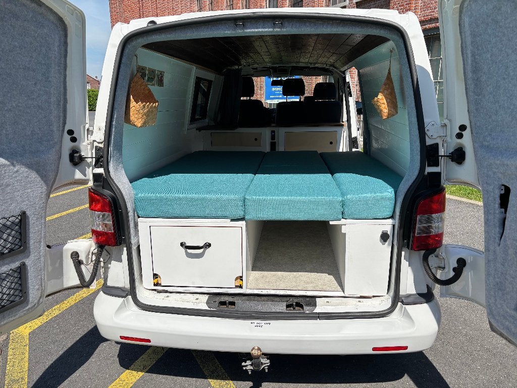 Instapklare VW Transporter T5 LWB Automaat Campervan 2012, Auto's, Euro 5, Stof, Wit, Diesel