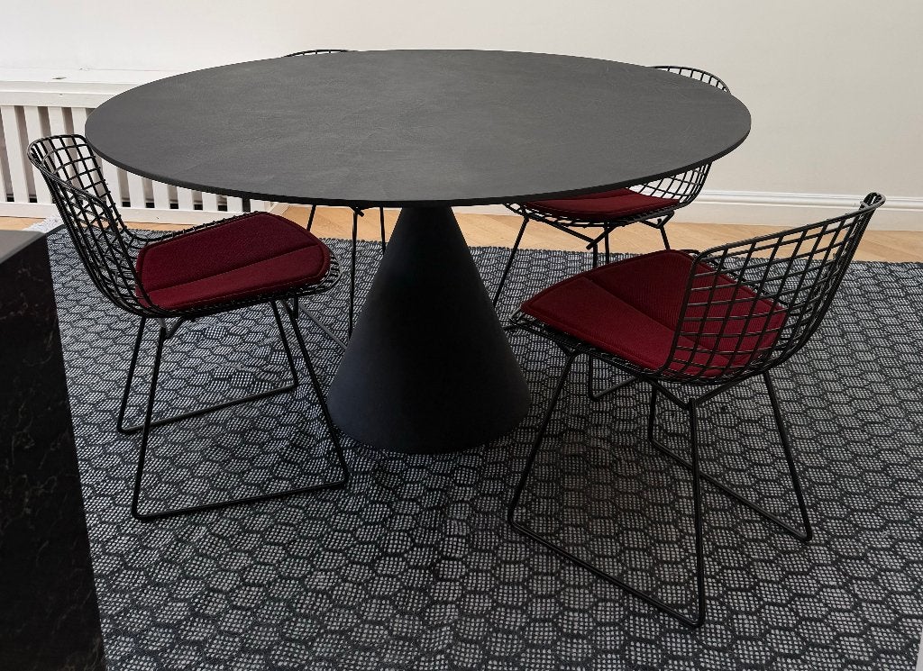 Te koop aangeboden: Desalto tafel + 4 Bertoia chairs (Knoll), Maison & Meubles, Chaises, Enlèvement, Comme neuf, Rouge, Métal