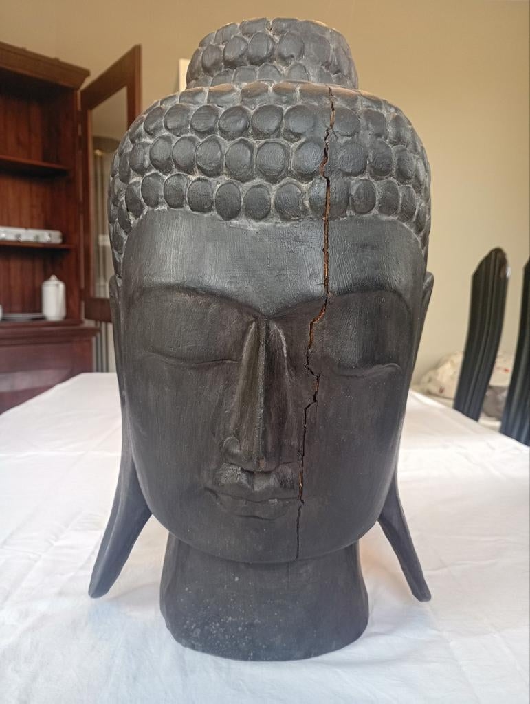 Tête de bouddha fissurés, Enlèvement