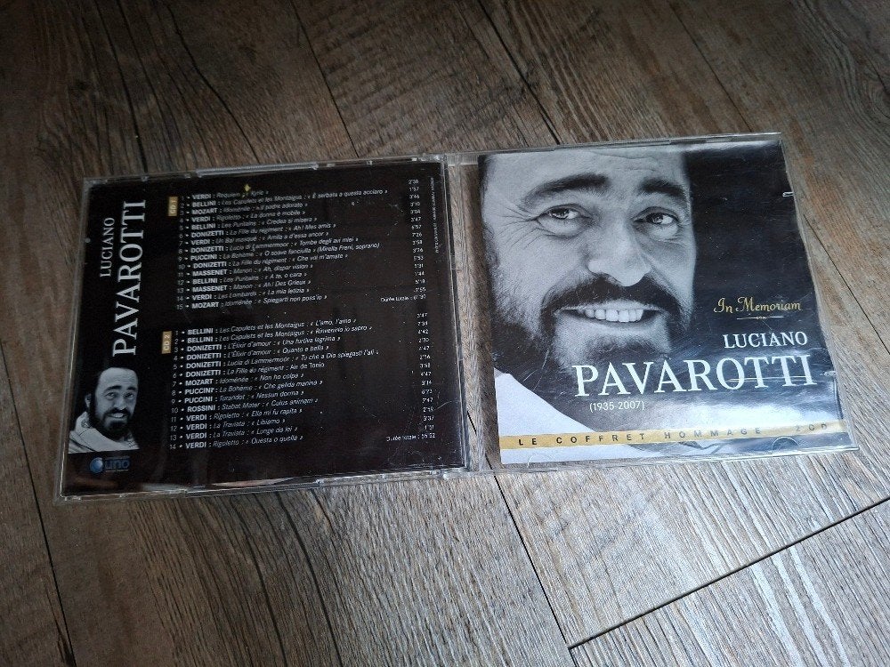 2 CD : Luciano Pavarotti - En mémoire - le coffret hommage, Comprend un boîtier, Enlèvement ou Envoi, Utilisé, Opéra ou Opérette