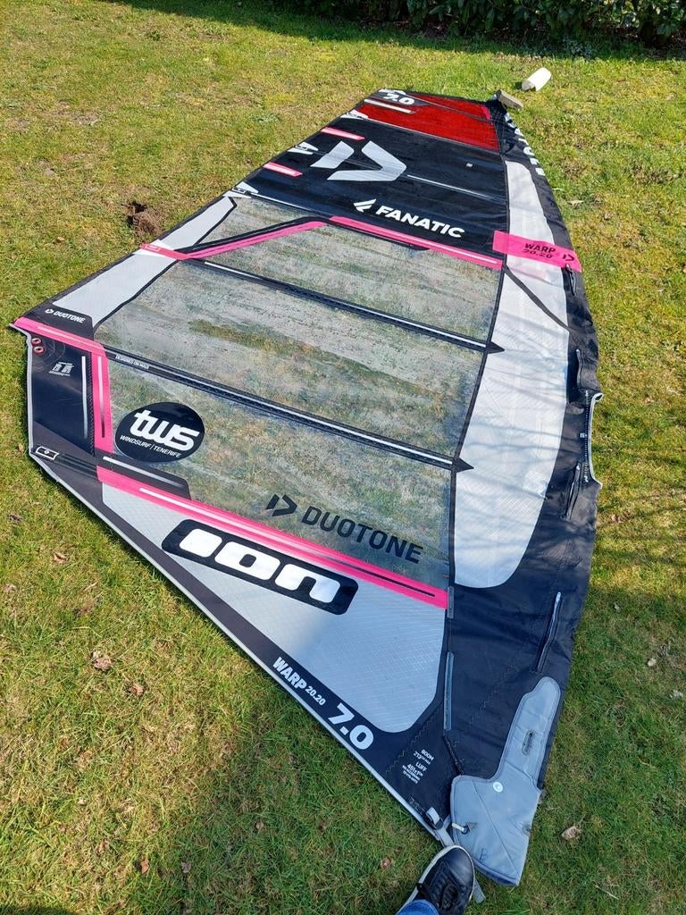Duotone Warp 7.0m uit 2020 in heel goede staat, Watersport en Boten, Windsurfen, Ophalen, Met draagtas, 7 m² of meer, Minder dan 250 cm