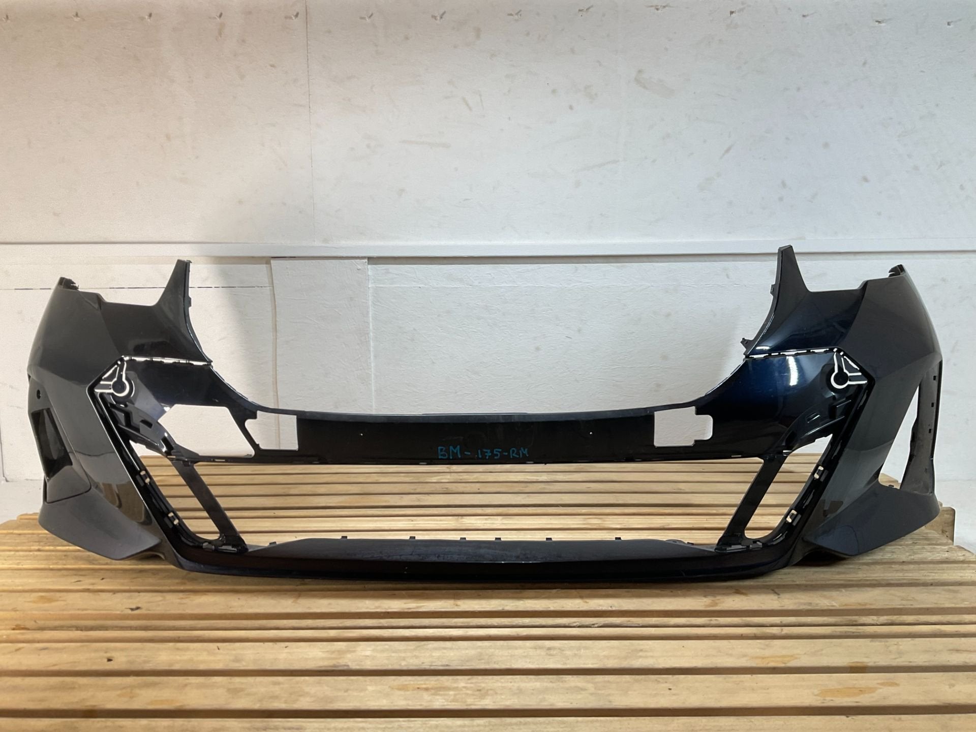 Pare-chocs avant BMW S rie 5 G60 MPakket 51118084653 BM-175-, Petuelring 130
80788  Munich, DE, Pare-chocs, Info@bmw.de, Utilisé