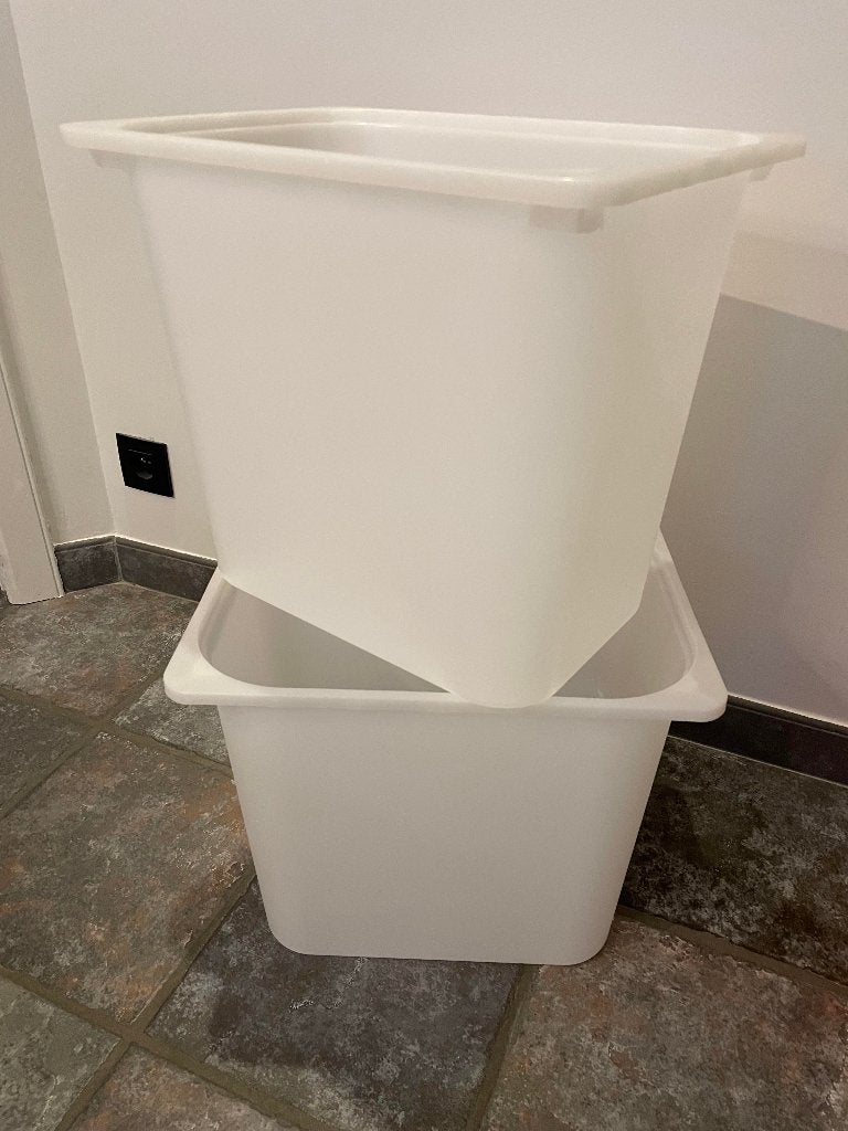 2 hoge witte trofast bakken, Ophalen of Verzenden