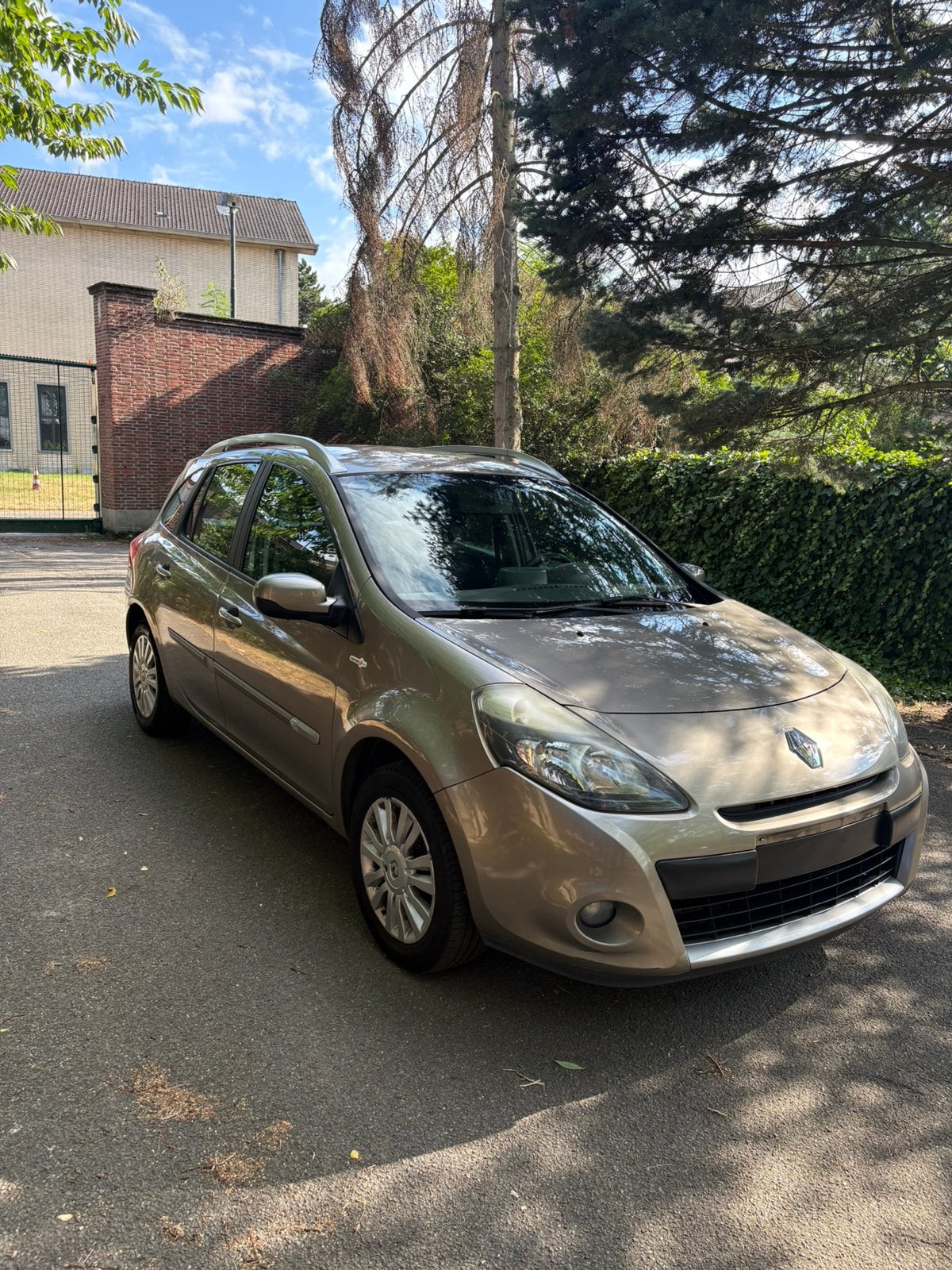 Renault Clio 1.2 Tce 16V Édition TomTom Euro5, Autos, Euro 5, Achat, Attache-remorque, Boîte manuelle