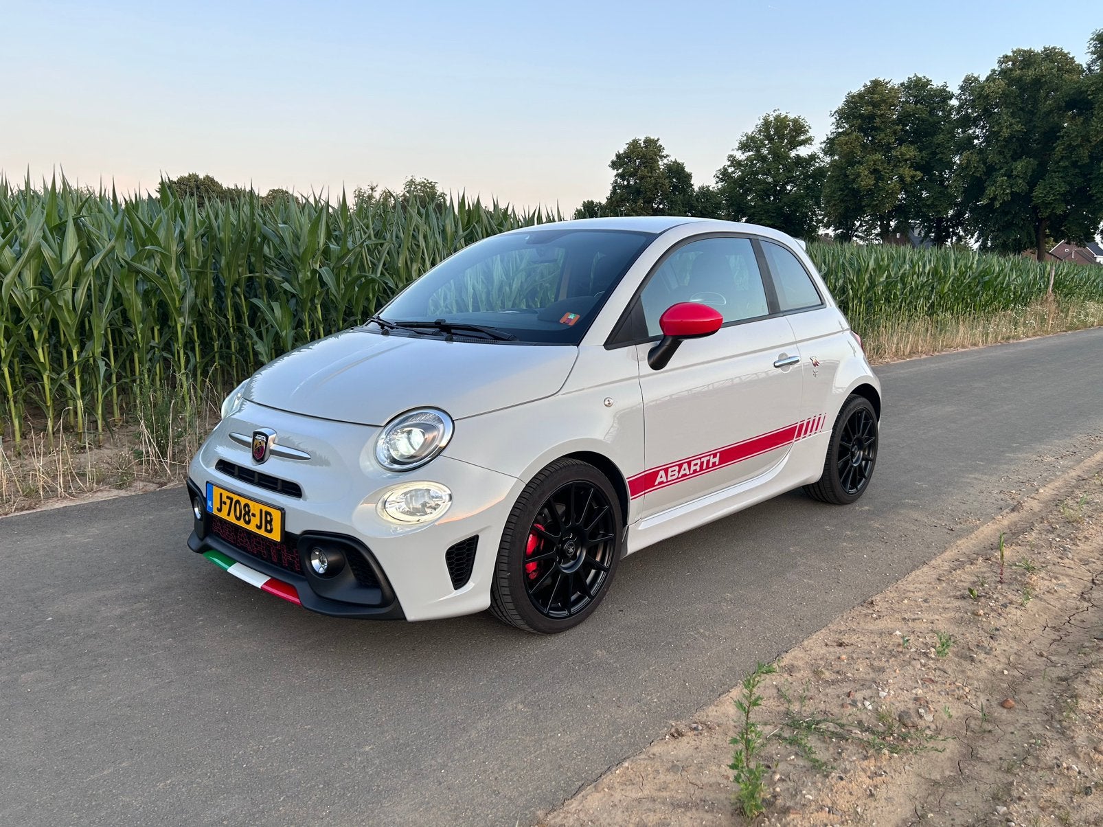 ABARTH 595 1.4 T-JET 145 PK, Autos, Achat, Carnet d'entretien, Alcantara, Particulier