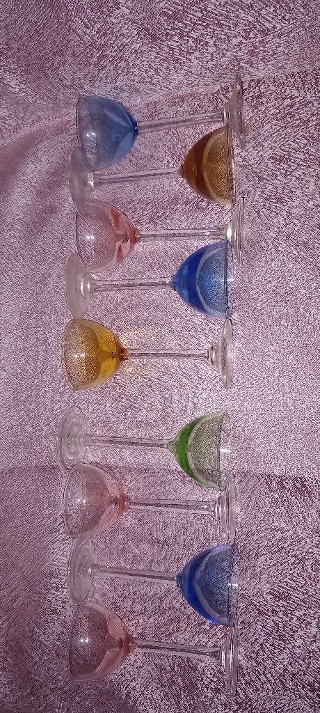 9 verres a liqueur colorés (bleu, rose, vert, orange ), Antiquités & Art, Enlèvement