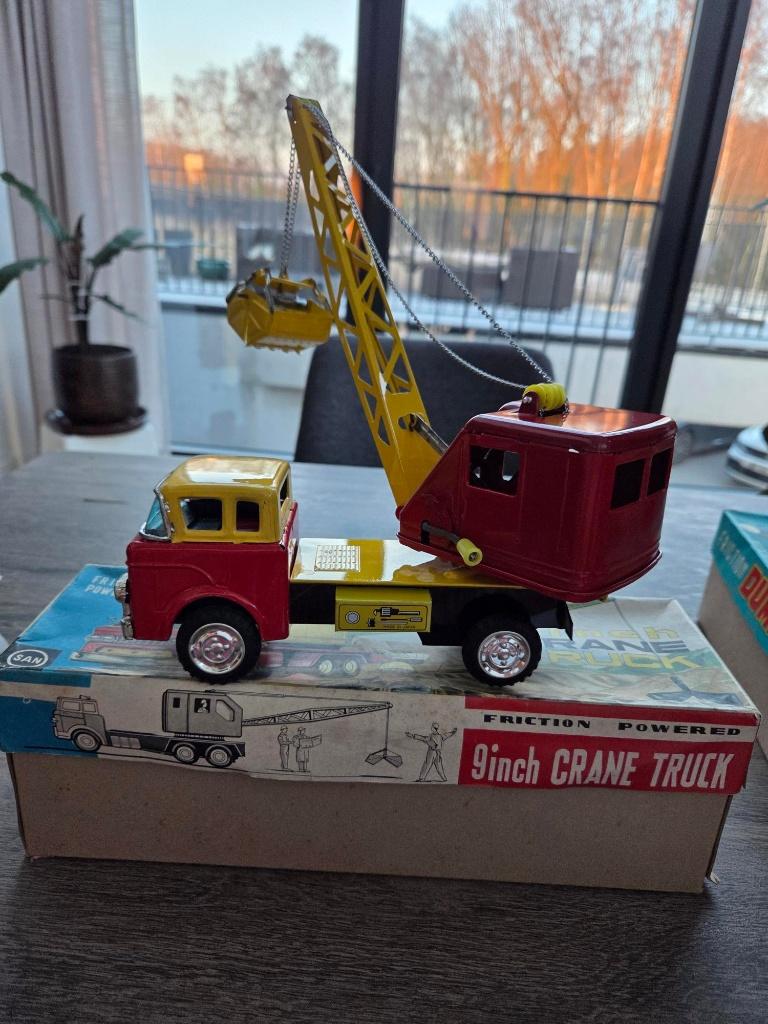 Camion grue en tôle (1970), Collections, Enlèvement ou Envoi, Comme neuf