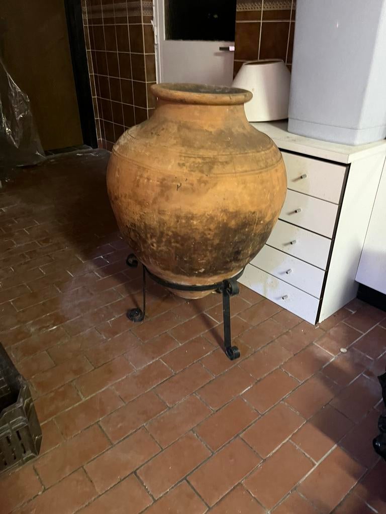 Grote terracotta pot op staander, Tuin en Terras, Ophalen, Zo goed als nieuw