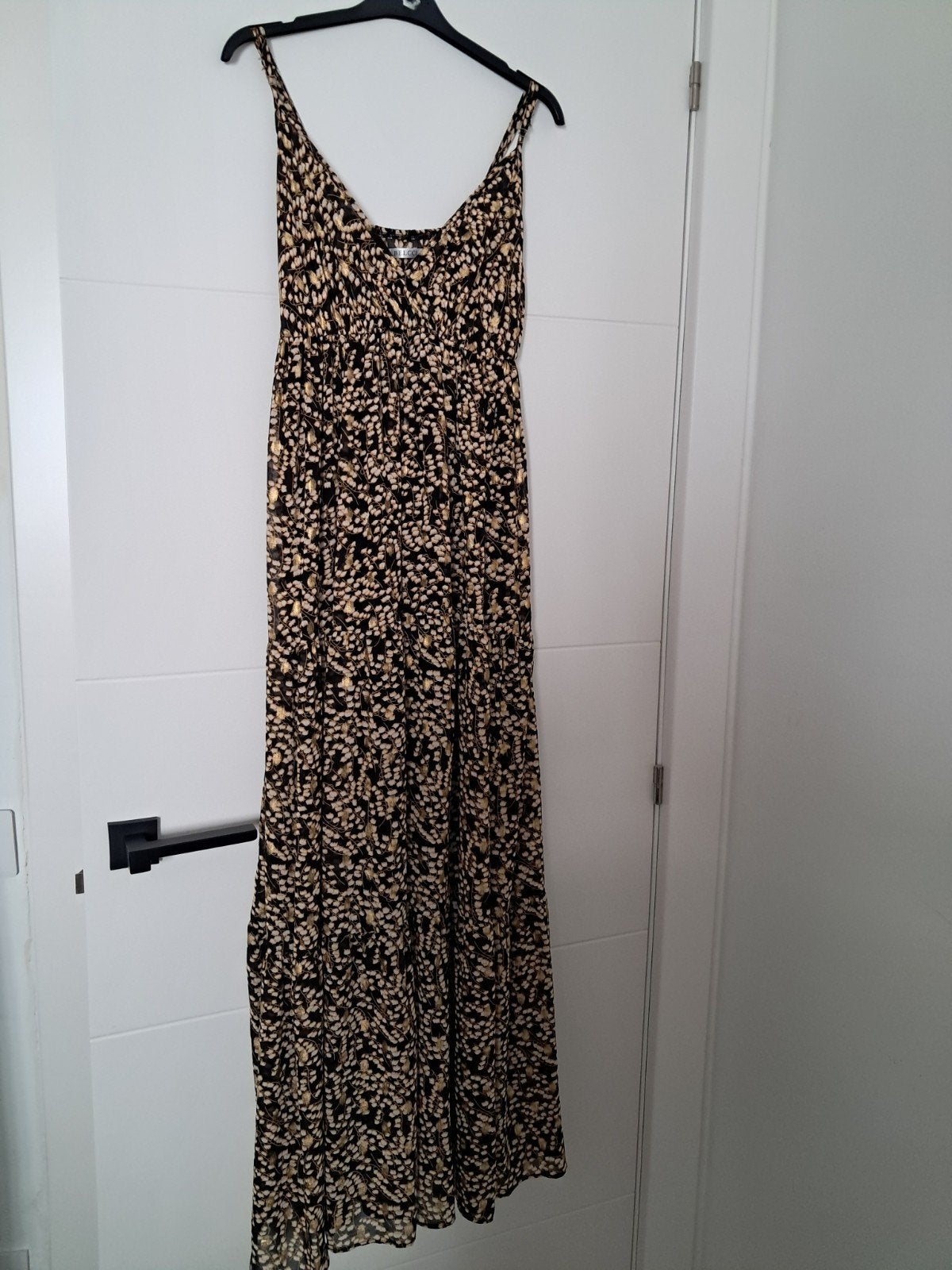 Longue robe noire fleurie S/M, Taille 38/40 (M), Belcci, Enlèvement ou Envoi, Comme neuf