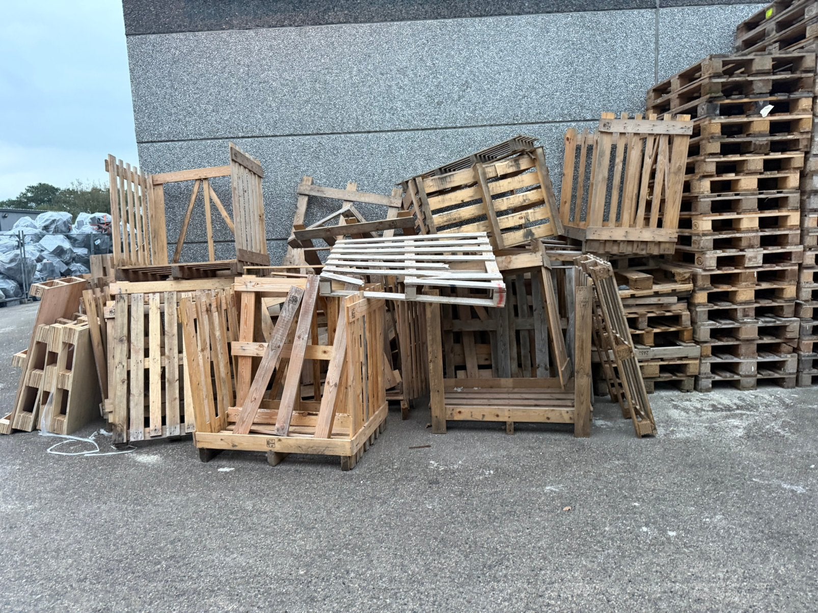 Gratis pallet  en kisten regio helchteren, Doe-het-zelf en Bouw, Ophalen of Verzenden, Zo goed als nieuw, Pallet