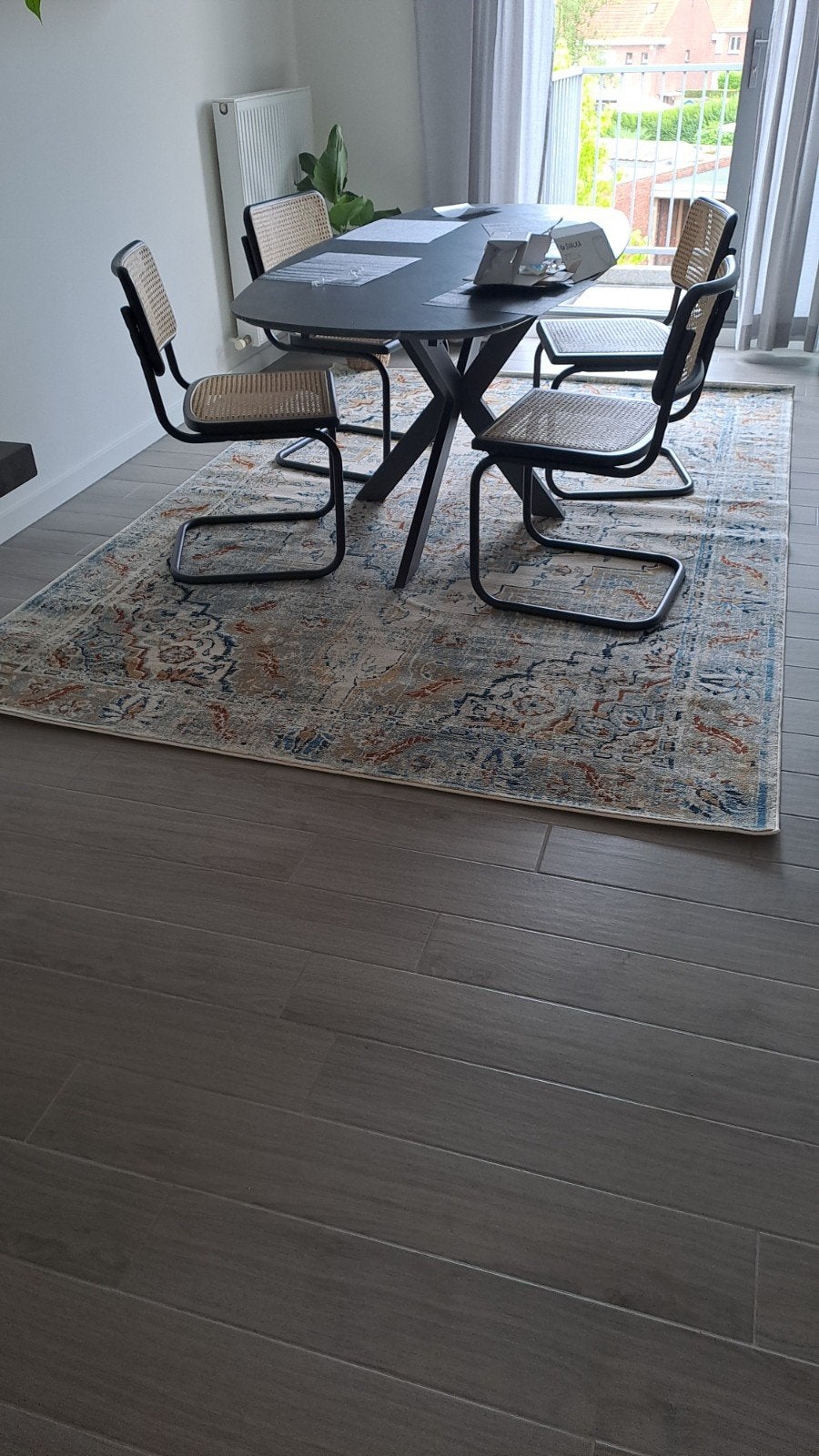 4 sledestoelen en ovale tafel zwart gemarmerd blad met metal, Maison & Meubles, Chaises, Comme neuf, Osier ou Rotin, Enlèvement