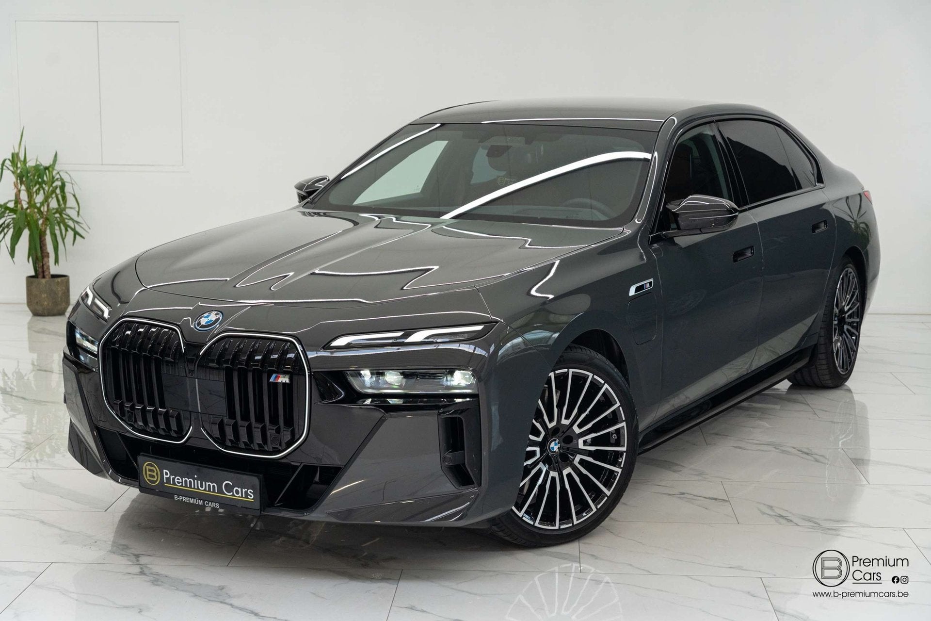 BMW 760 xDrive Individual! FULL OPTIONS! Black pack!, Auto's, Automaat, Euro 6, 420 kW, Hybride Elektrisch/Benzine