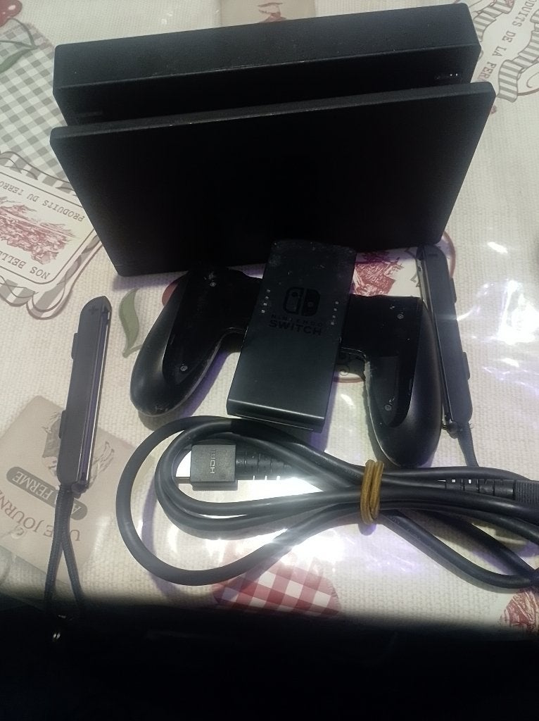 Console Nintendo Switch V2, Consoles de jeu & Jeux vidéo, Switch 2019 Upgrade, Avec 1 manette, Comme neuf, Enlèvement