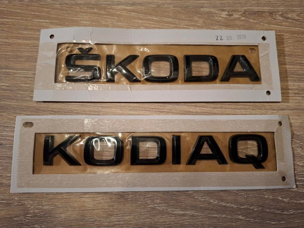 Skoda Kodiaq emblem glans zwart 565 853 687 H 041 Origineel, Enlèvement ou Envoi