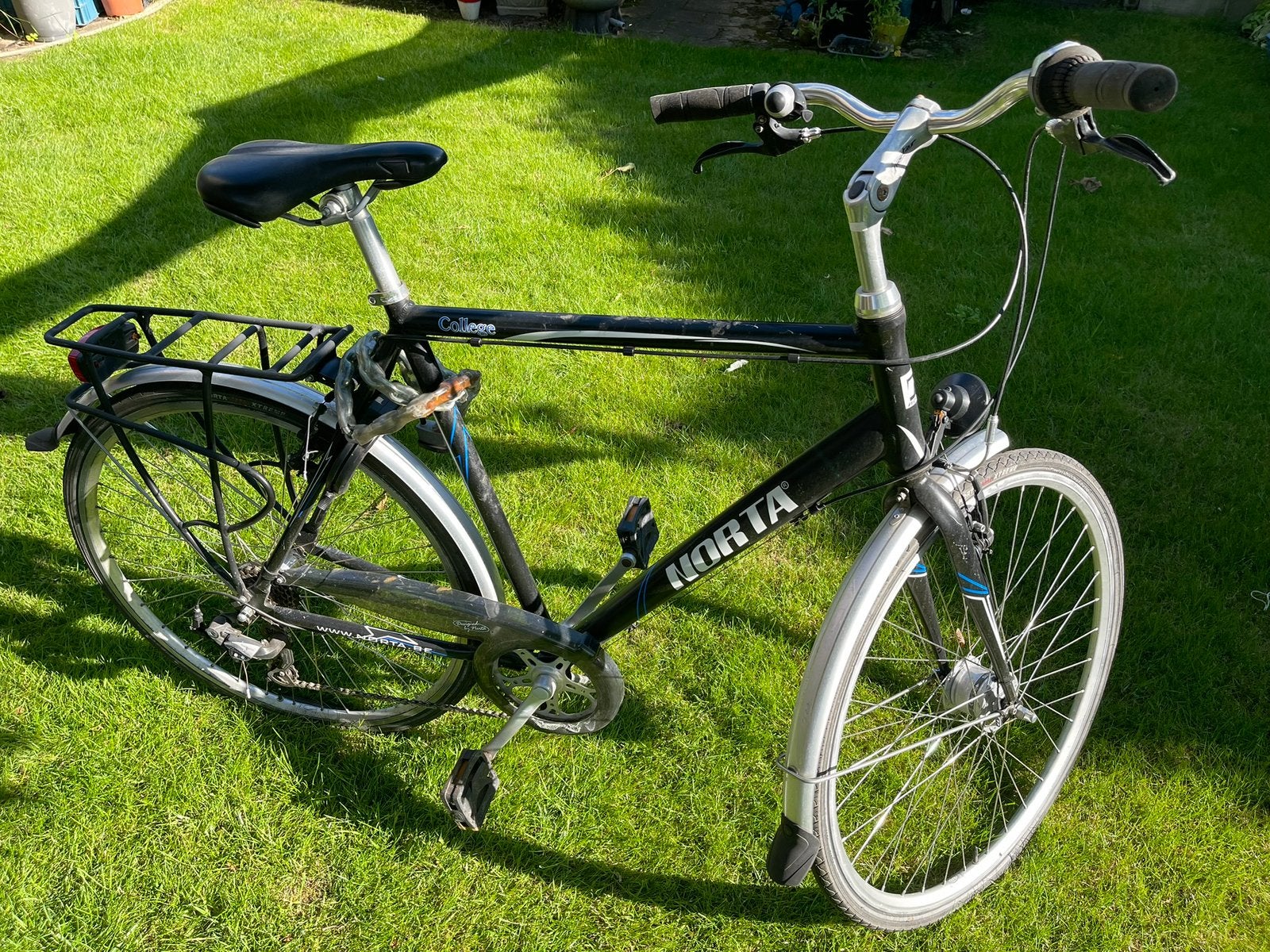 Te koop 2 fietsen dames en herenfiets is voor de 2 fietsen, Ophalen, Gebruikt
