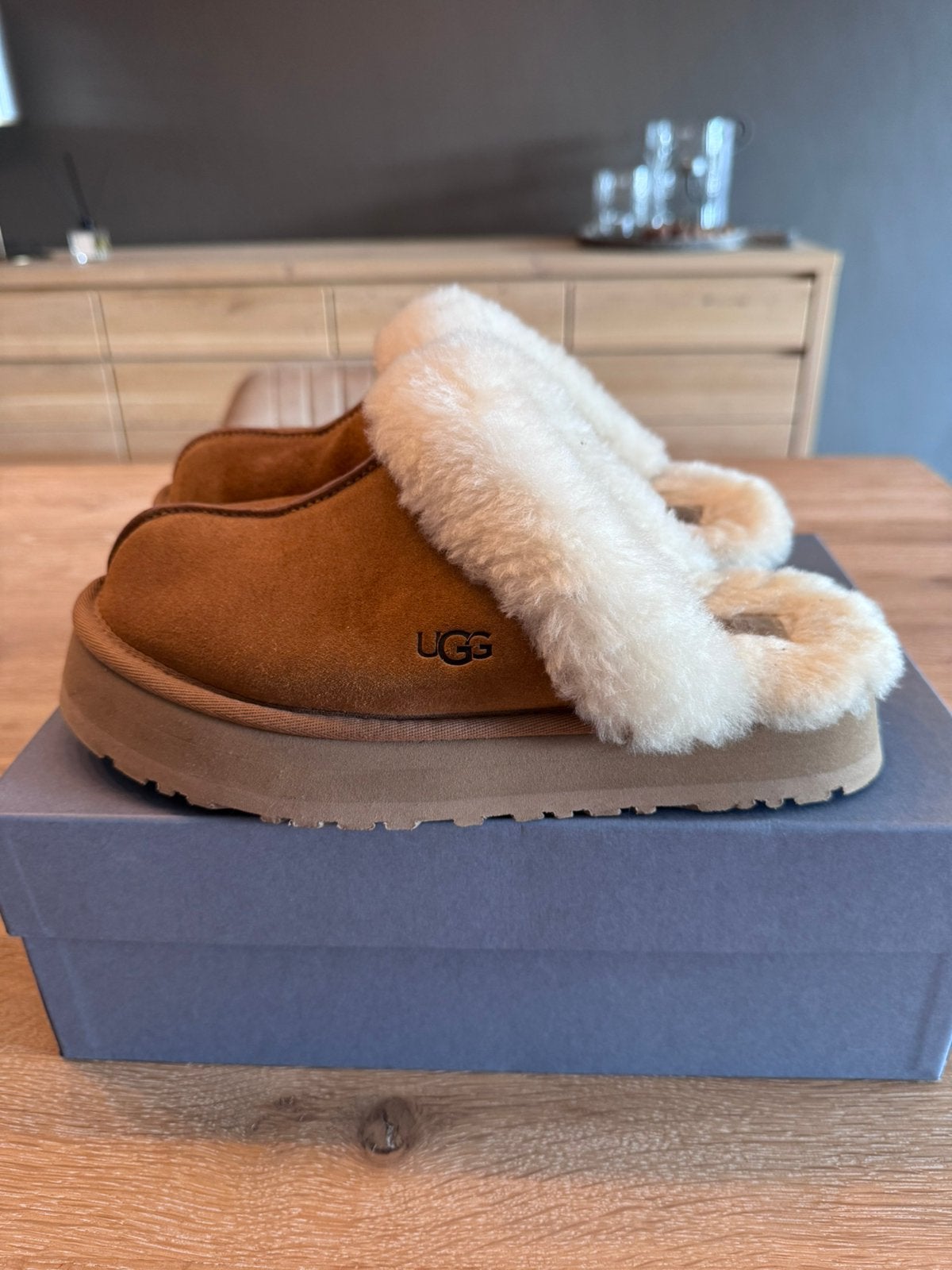 Pantoffels Ugg maat 39, Kleding | Dames, Bruin, Ophalen of Verzenden, Zo goed als nieuw, Pantoffels of Sloffen
