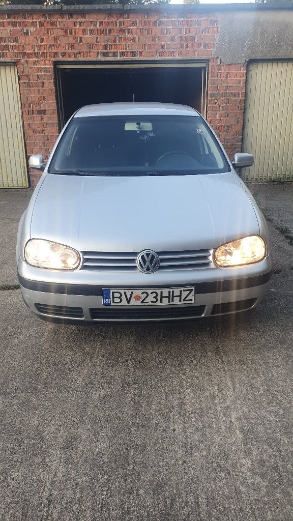 Goed lezen. Golf 4 1600cc 16V Roemeense kentekenplaten, Auto's, Volkswagen, Zwart, Zwart, Handgeschakeld, 5 deurs