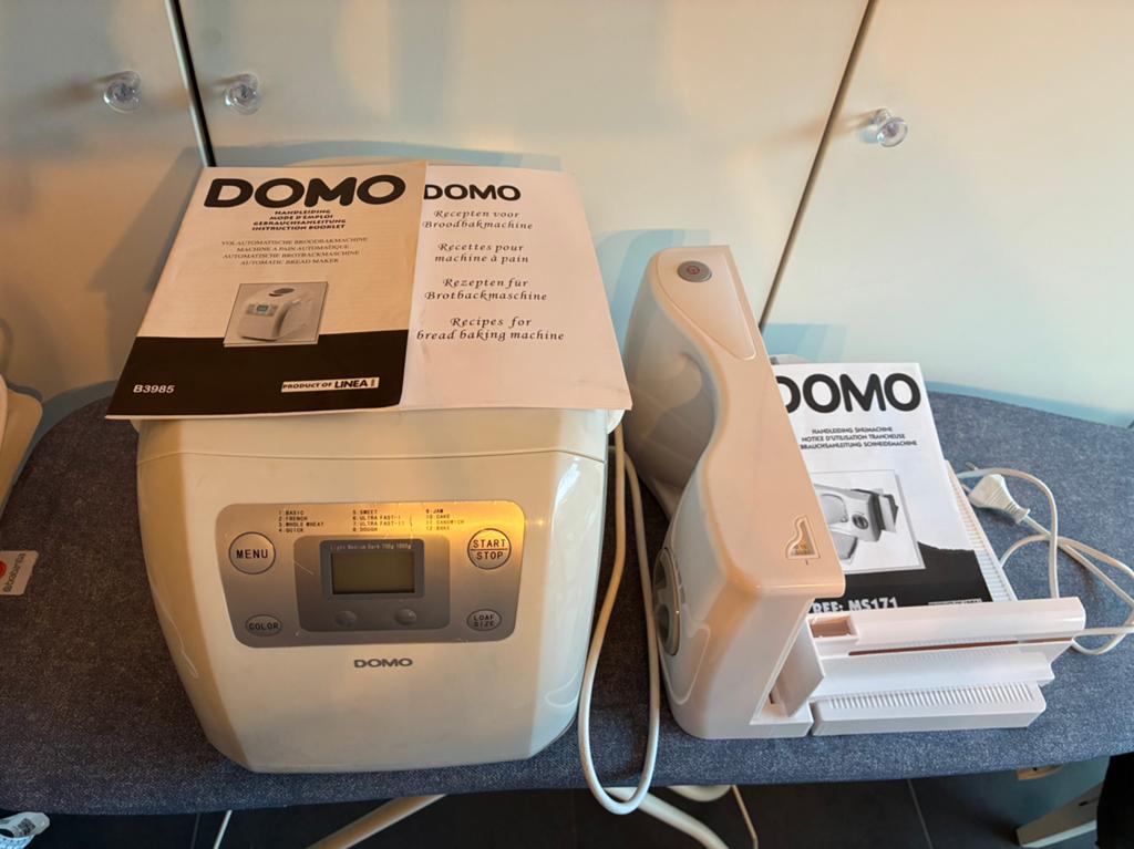 Broodmachine + broodsnijmachine, Meer dan 10 programma's, 800 tot 1200 gram deeg, Zo goed als nieuw, Ophalen