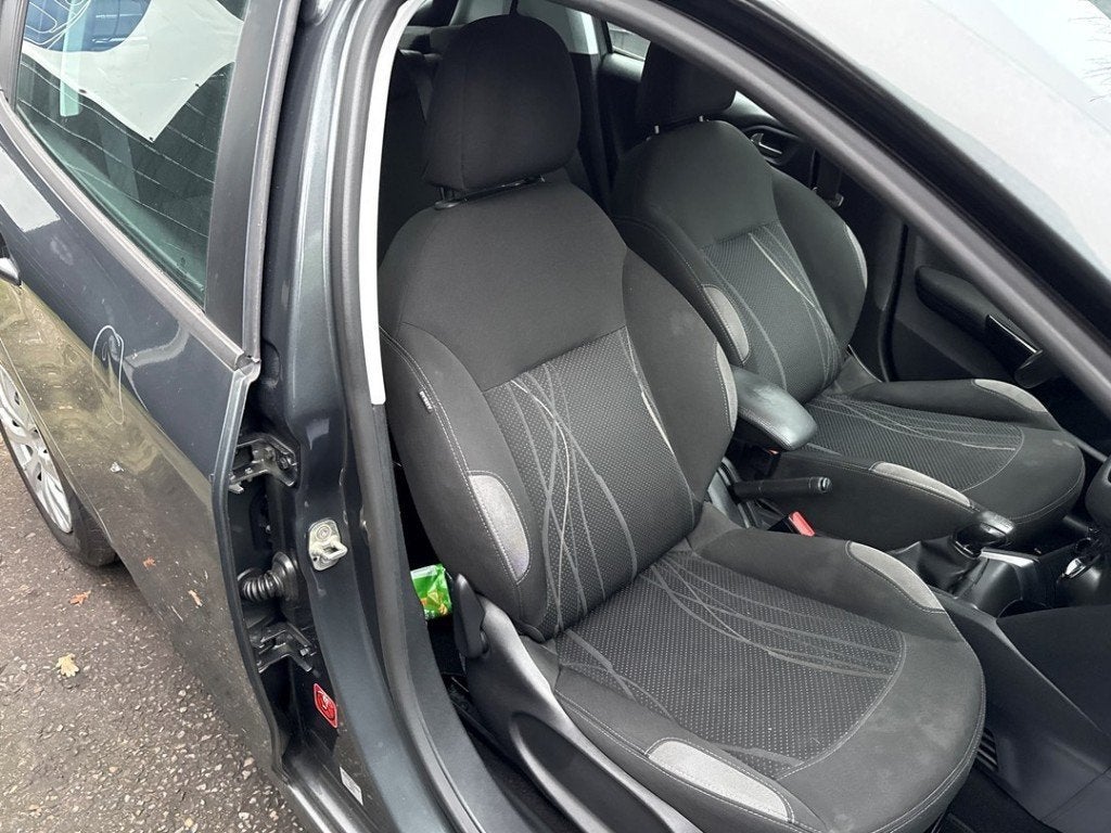 STOEL RECHTS VOOR Peugeot 208 I (CA / CC / CK / CL), Kontakt-peugeot@peugeot.com, Gebruikt, Peugeot Deutschland GmbH, Bahnhofsplatz
65423  Rüsselsheim, DE