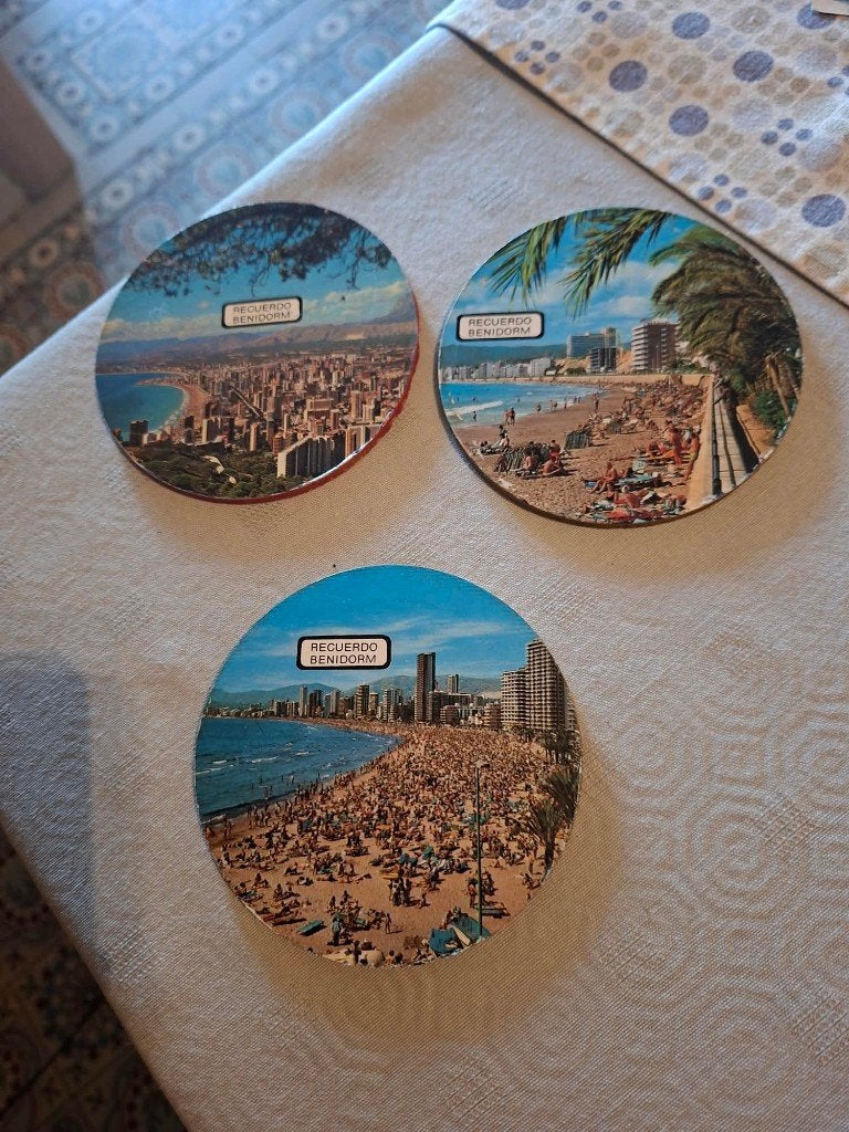 3 Vintage onderzetters / Benidorm, Enlèvement ou Envoi, Sous-verre, Utilisé, Liège