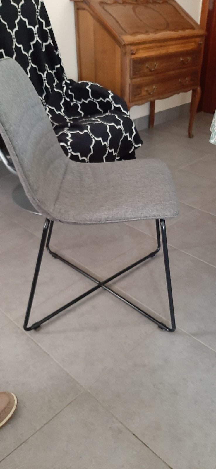 GRATIS 4 stoelen in grijze stof, Huis en Inrichting, Stoelen, Gebruikt, Stof, Grijs, Ophalen