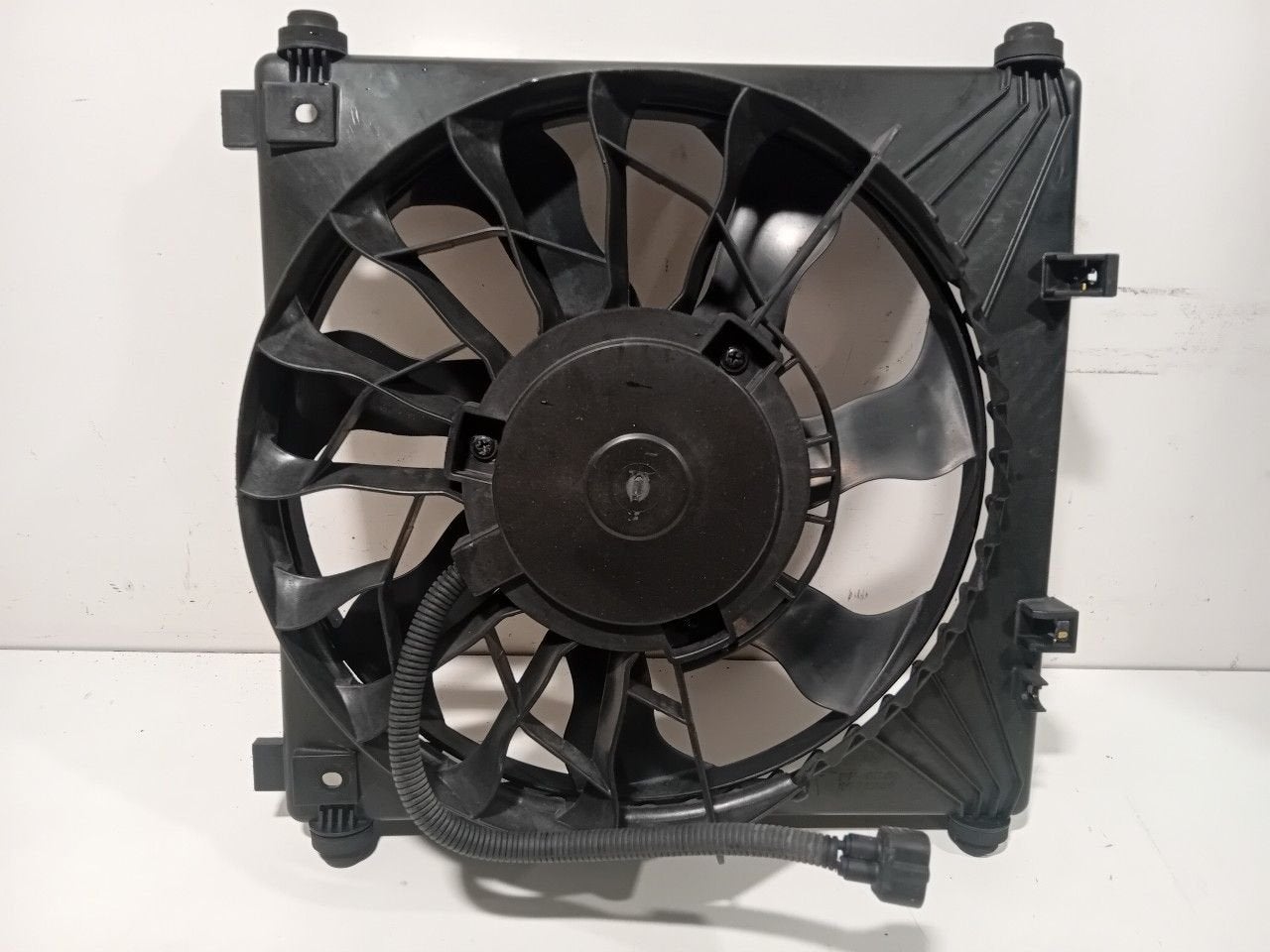 Koelventilator Tesla Model S, Onderdelen@venauto.nl, Van der Ven Autorecycling B.V., Gebruikt, Ettenseweg 76, 4706 PB Roosendaal, The Netherlands