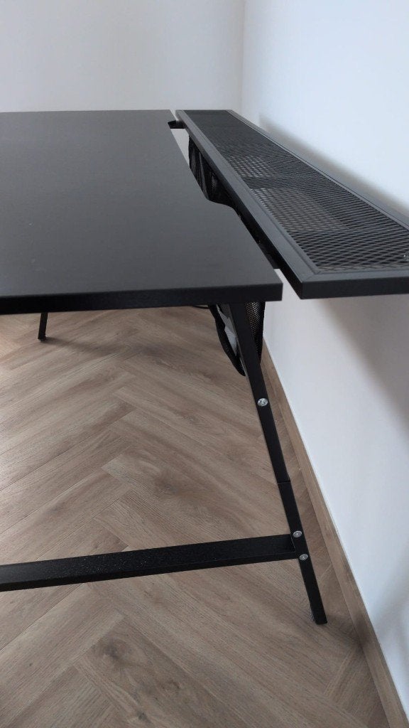 IKEA gaming bureau UTESPELARE, Huis en Inrichting, Bureaus, Ophalen, Zwart, 160 cm, Kabelgoot