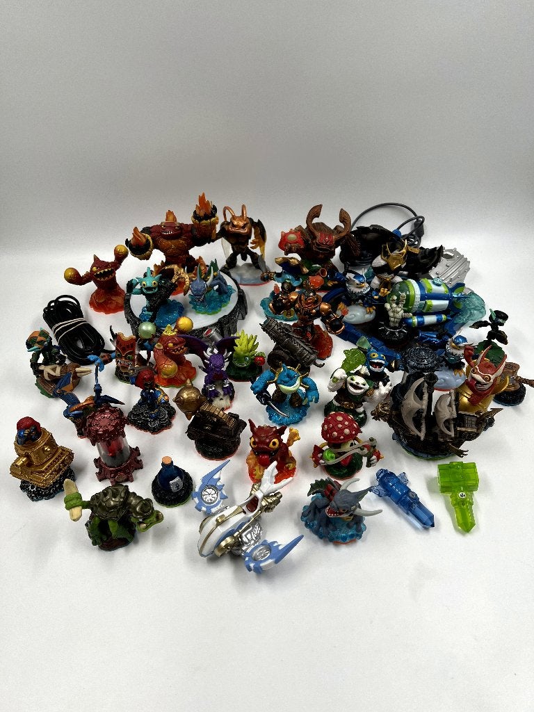 Skylanders lot - 40 figuren werken allemaal, Games en Spelcomputers, Games | Nintendo Wii, Avontuur en Actie, Toys to Life, 2 spelers
