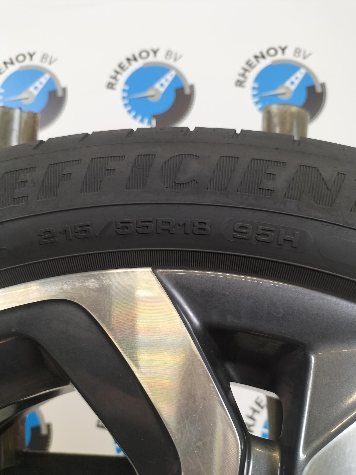 Renault Captur 2023 velg 215/55 18 Goodyear 403007079R, Autos : Pièces & Accessoires, Pneus et Jantes, 215 mm, Véhicule de tourisme