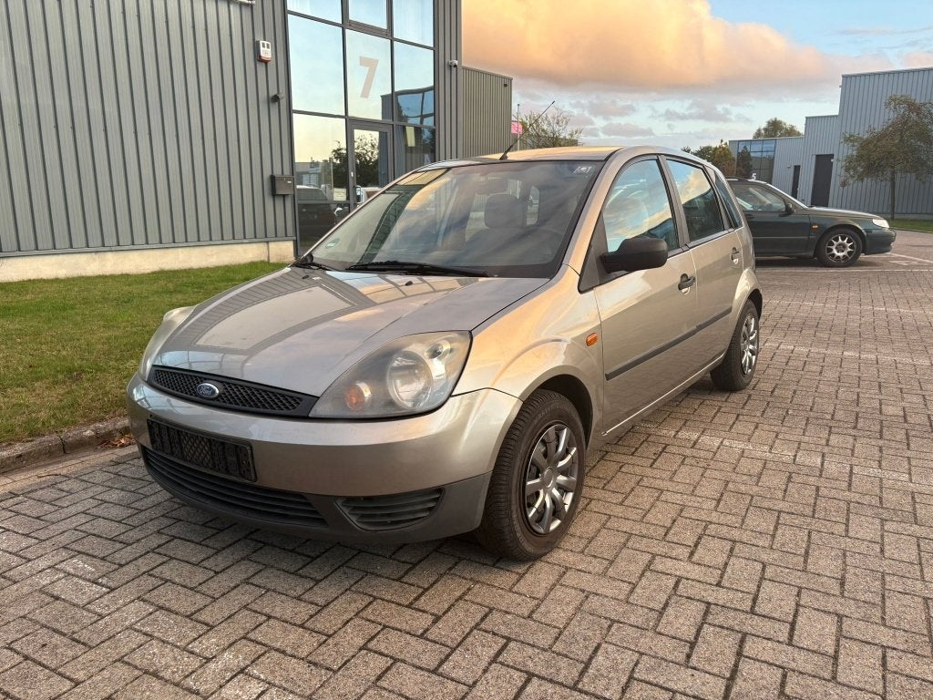 Ford Fiesta 1.3 benzine 112415 km bouwjaar 2005, Auto's, Boordcomputer, Beige, Bedrijf, Grijs