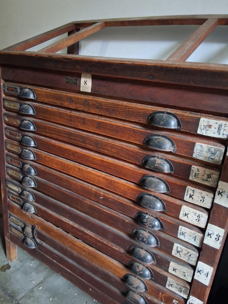 Letterkast Brepols Turnhout, Ophalen