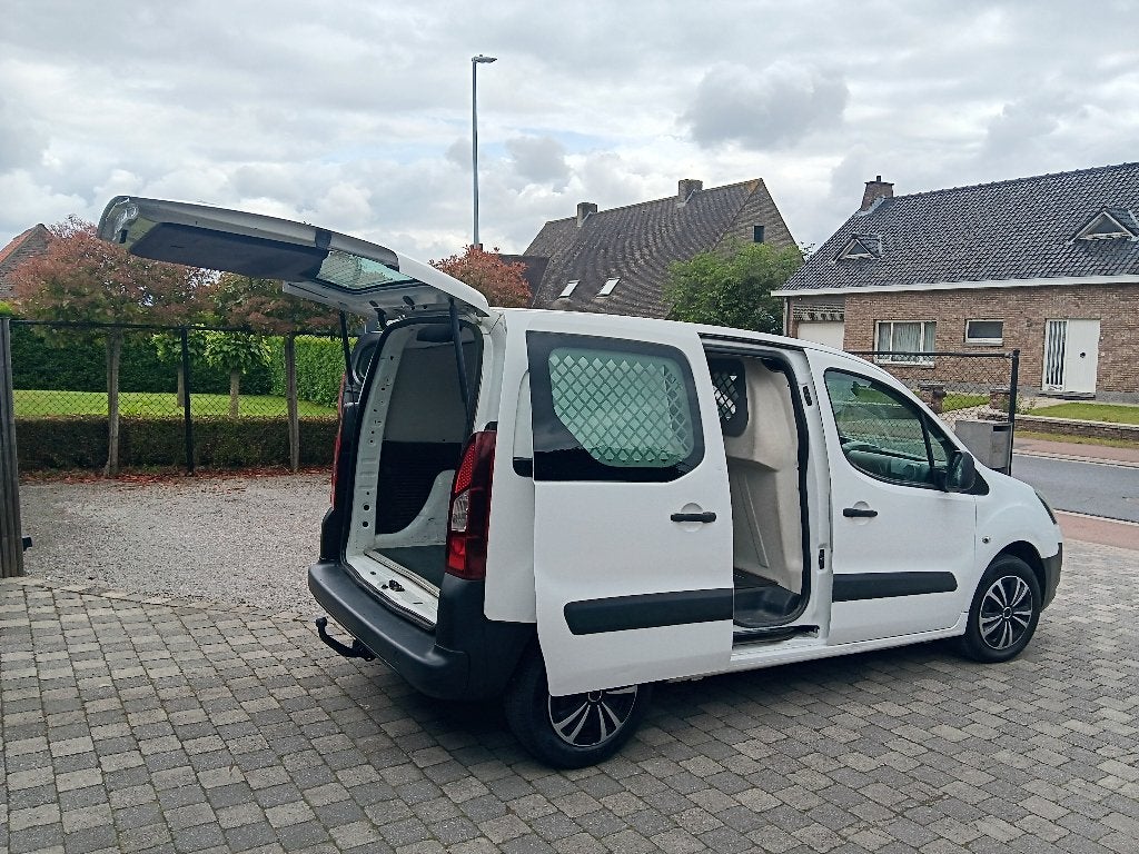 Citroen Berlingo 1.6hdi euro5 146000km met airco en  garanie, Autos, Camionnettes & Utilitaires, Entreprise, Achat, ABS, Airbags
