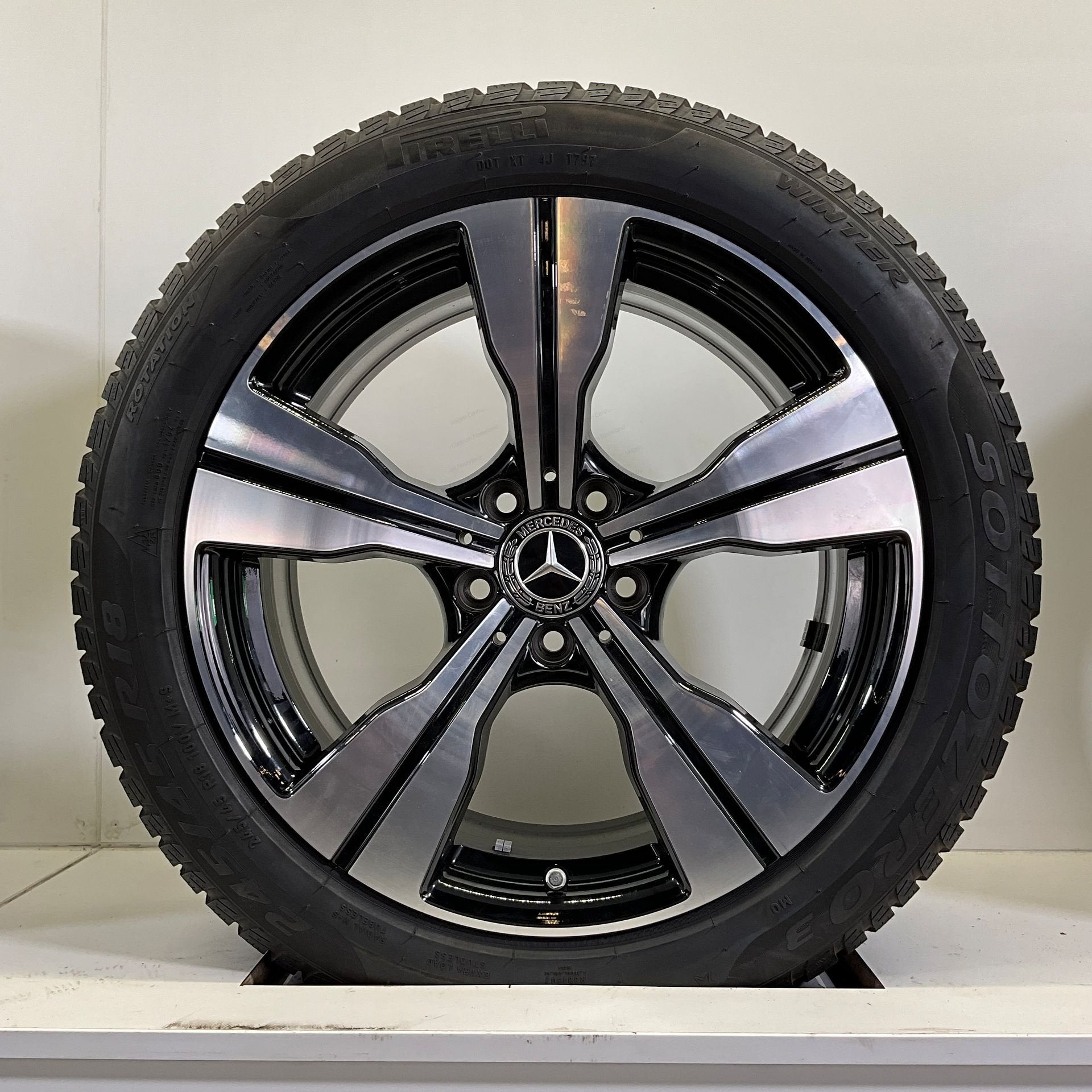 MERCEDES C KLASSE W206 W205 SET VELGEN + WINTERBANDEN 18 INC, Autos : Pièces & Accessoires, Pneus & Jantes, Pneus et Jantes, Pneus hiver