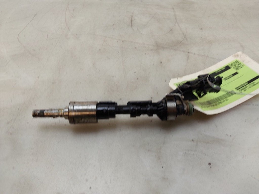 INJECTOR BRANDSTOF Volvo V60 I (FW / GW) (01-2010/12-2018), Auto-onderdelen, Robert Bosch AG, Gebruikt, Volvo, Robert-Bosch-Allee 1
74232  Abstatt, DE