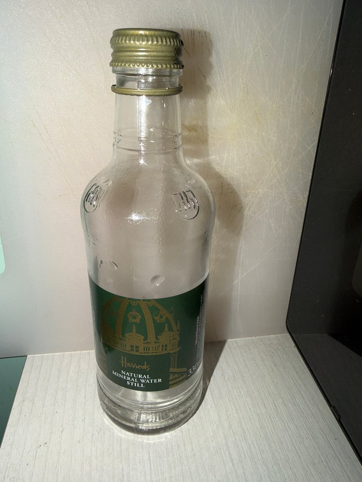 Glazen fles Harrods London, Ophalen of Verzenden, Zo goed als nieuw, Waterglas