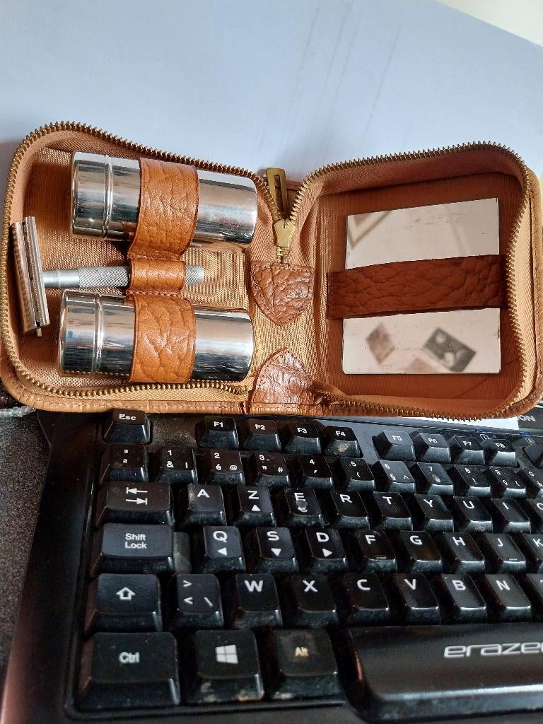VINTAGE SET DE TOILETTE DE VOYAGE/DES OFFICIERS DE 1940-1945, Enlèvement ou Envoi, Armée de terre, Autres types